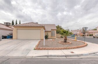 Building Photo - 7225 Scenic Hills Dr