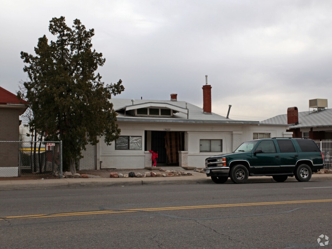Primary Photo - 3622 Douglas Ave