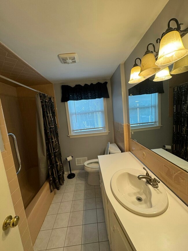 Building Photo - 20 Wild Berry Dr