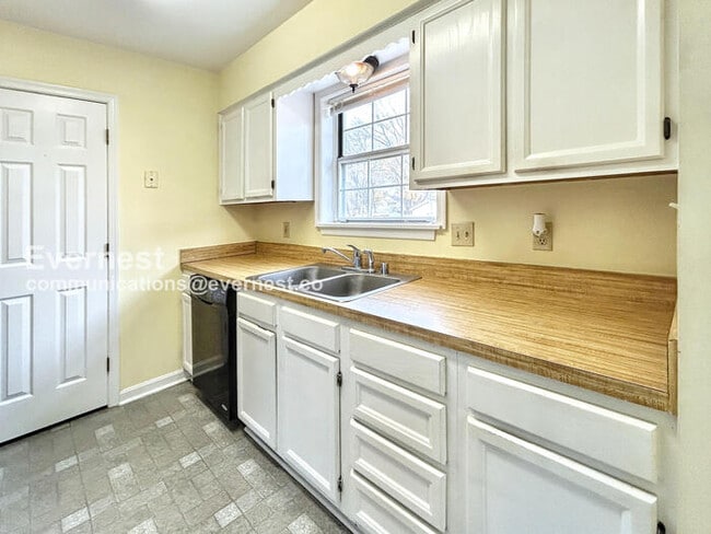 Building Photo - 217 Mimosa Ave