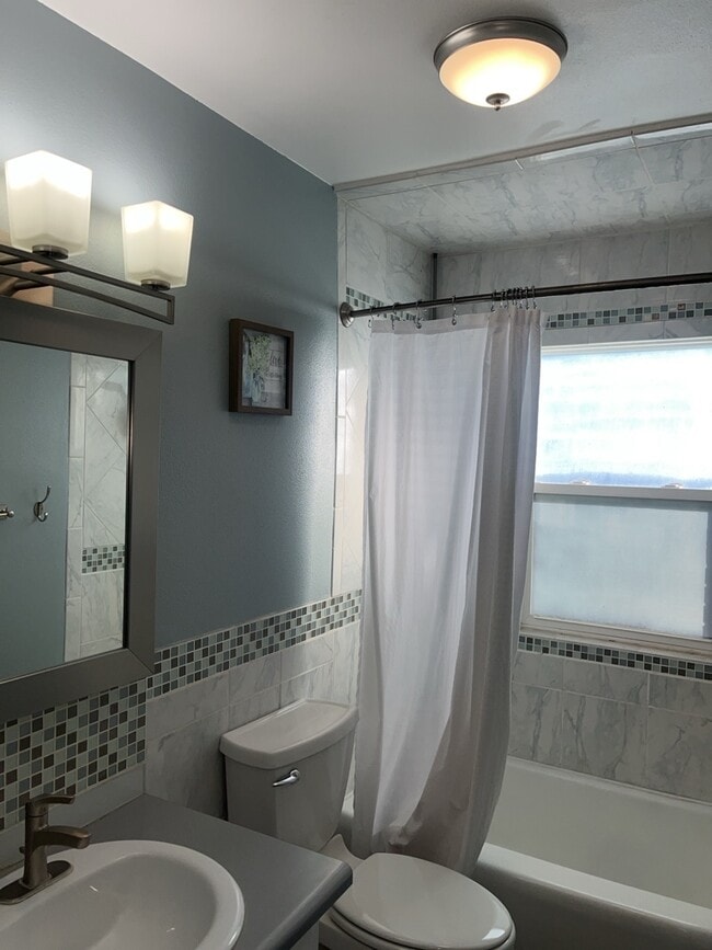 Foto del edificio - 138 Carroll Ave