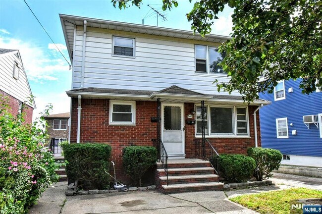 Building Photo - 348 Westminster Pl