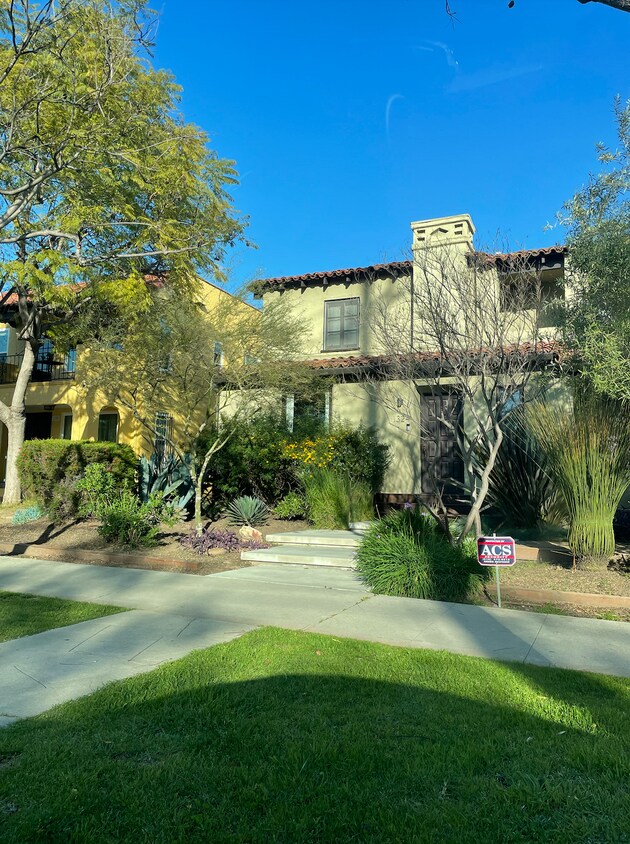 Foto principal - 1326 S Stanley Ave