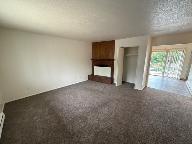 Foto del edificio - 3930 Iberis St NE
