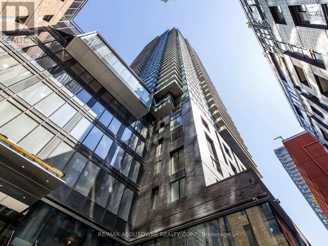 Building Photo - 125 Blue Jays Way