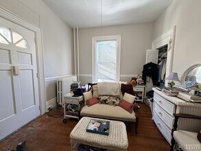 Building Photo - 8 A Forest St