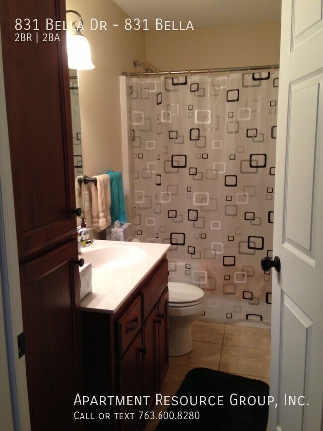 Building Photo - Great 2bed/2bath one level townhome!