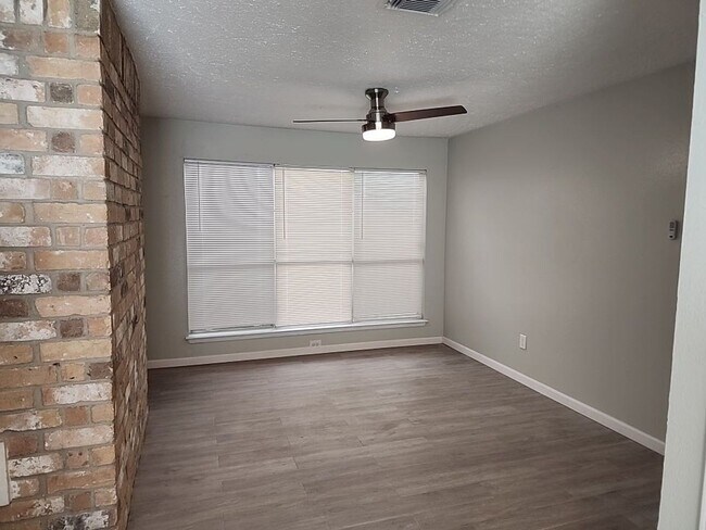 Building Photo - 2207 Kingston Ct**Ask about our NO SECURIT...