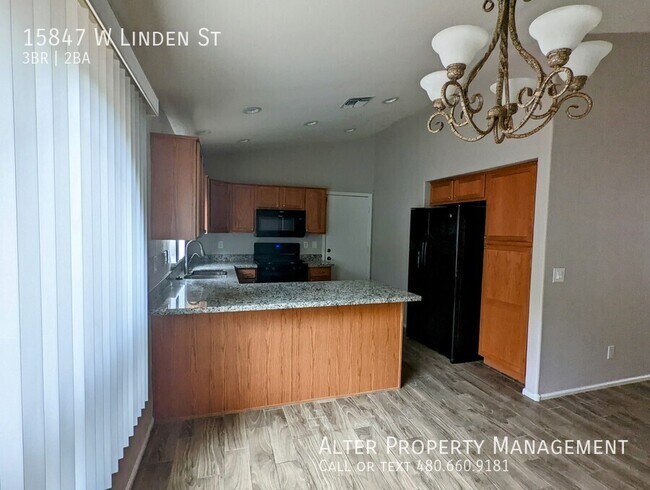 Foto del edificio - 15847 W Linden St