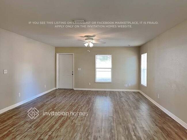 Foto del edificio - 2401 Granada Cir E