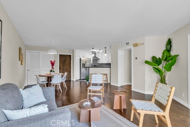 Foto del edificio - 4499 Via Marisol Via