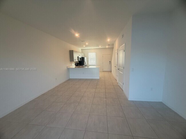 Building Photo - 2025 Viewfinder St