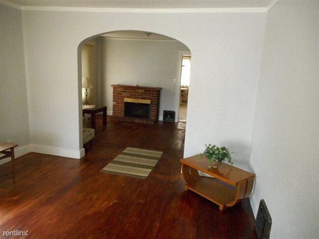 Building Photo - 2610 Prast Blvd