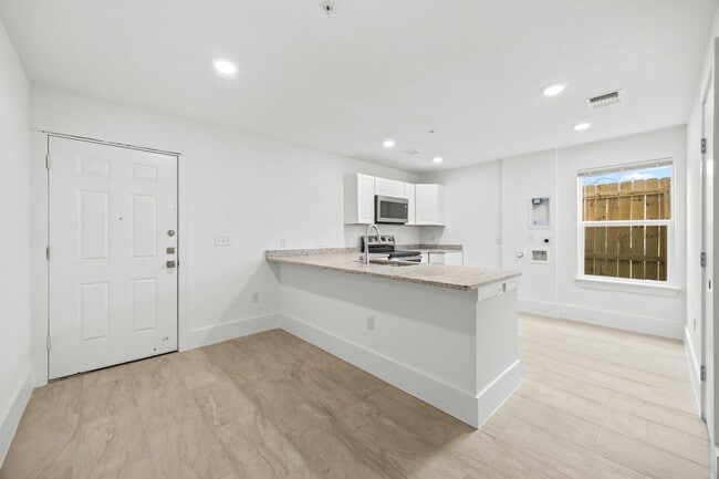 Building Photo - Silverwood Apartments