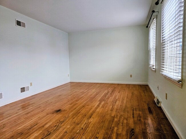 Foto del edificio - 16 Brookview Dr