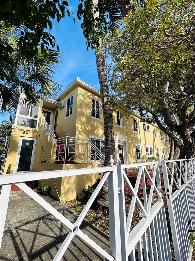 Building Photo - 7501 Byron Ave