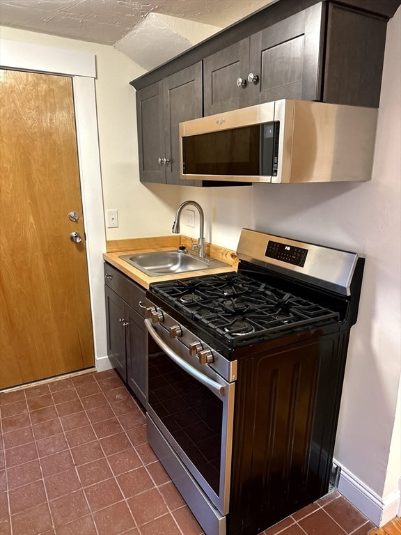 Building Photo - 300 Main St