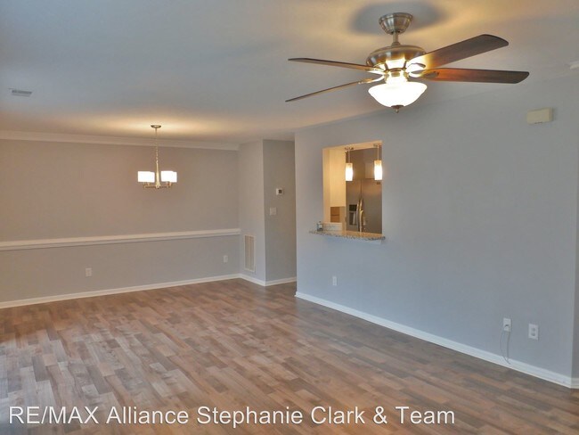 Building Photo - 3861 Lasalle Dr
