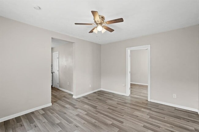 Building Photo - 523 Henke St