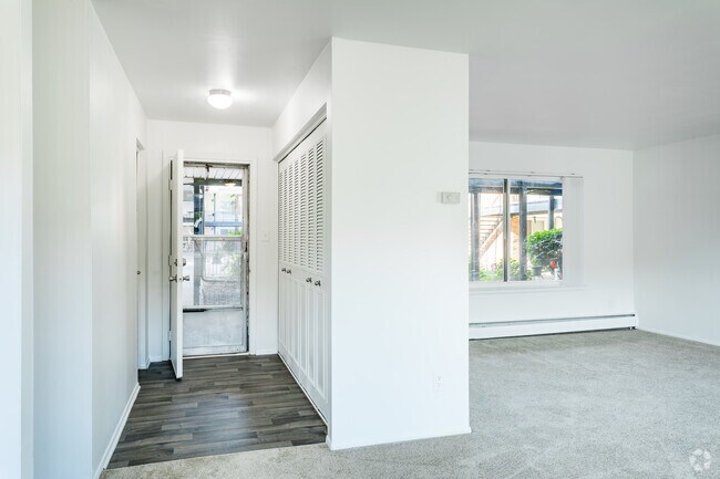 2HAB, 1BA - 1050 ft², renovado - Huntington House Apartments