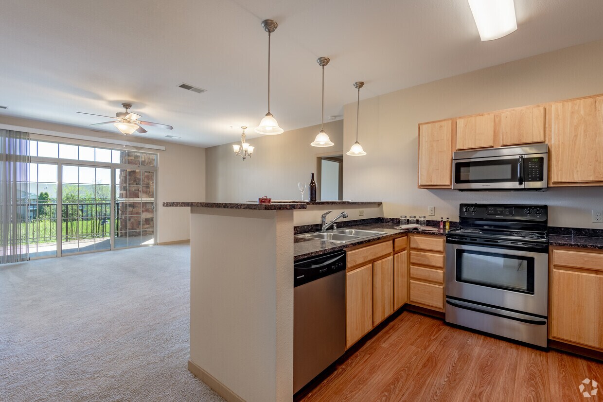 City Center at Deer Creek Apartments New Berlin, WI