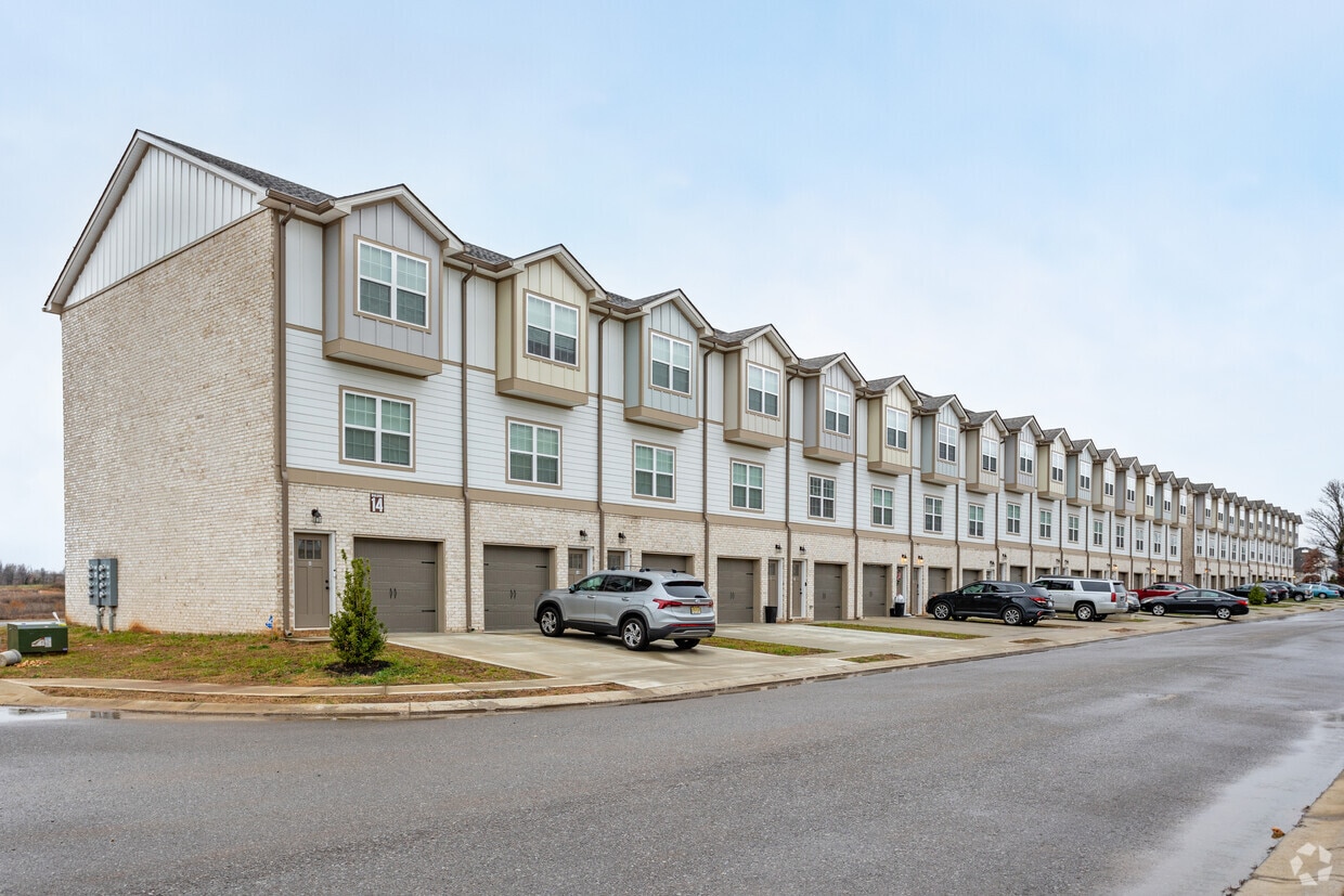 Primary Photo - The Villas at Charleston Oaks
