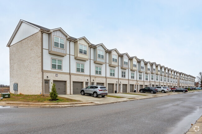 Building Photo - The Villas at Charleston Oaks