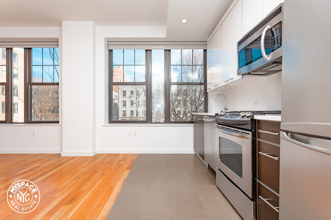 Building Photo - 123 Parkside Ave