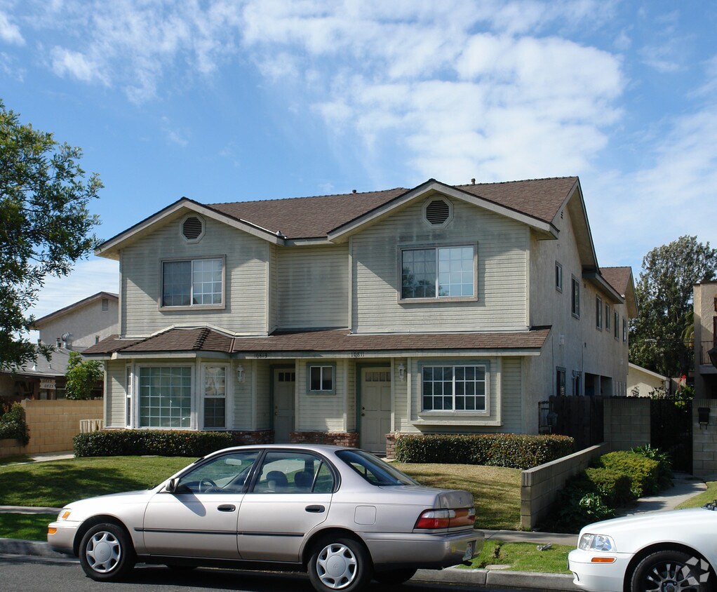 Foto principal - 10811 Walnut St