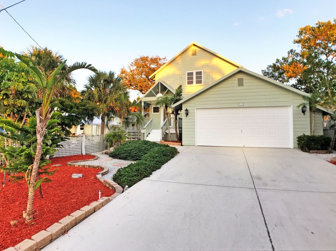 Primary Photo - Key West style home on Siesta Key minutes ...