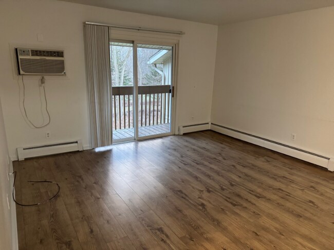 Foto del edificio - 580 N Main St