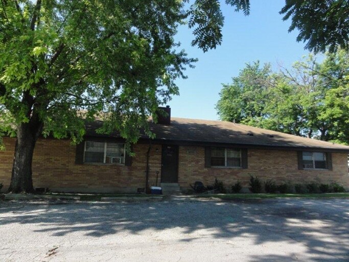 Building Photo - 406 Cedar Dr