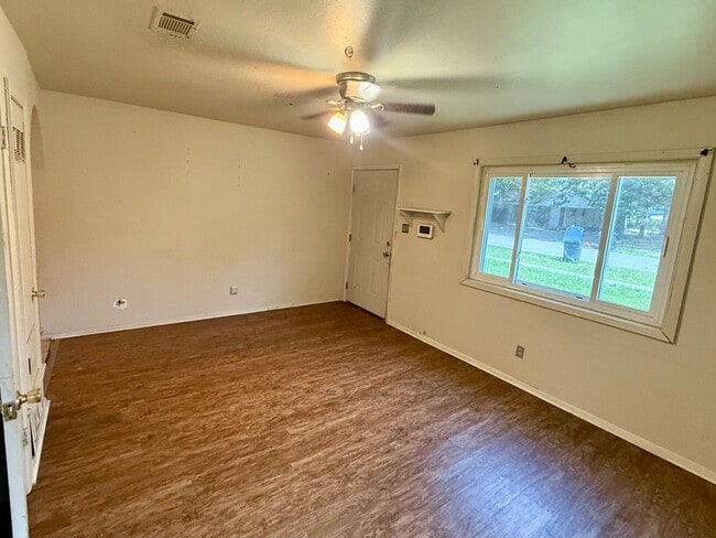 Foto del edificio - 3401 Fairview-HUD ACCEPTED