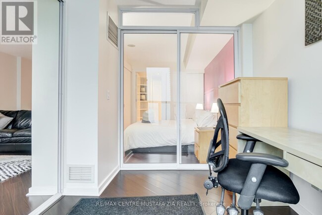 Building Photo - 208 Queens Quay W