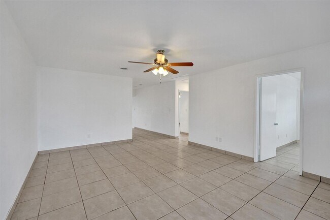 Foto del edificio - 5910 NE 17th Rd