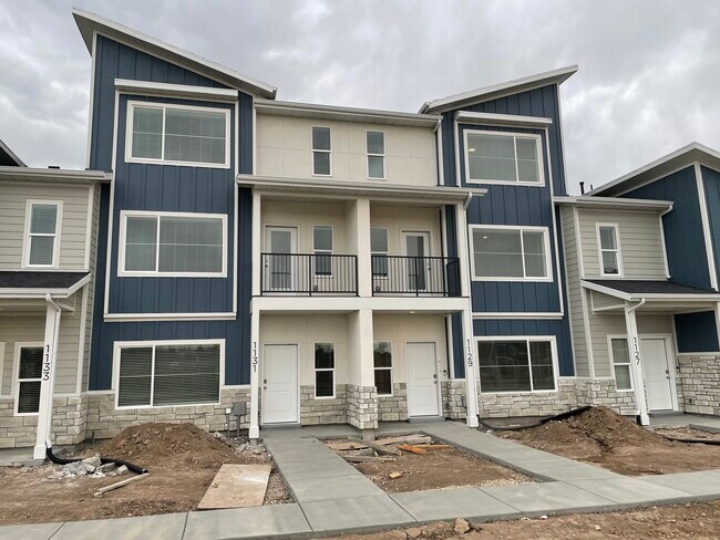 Building Photo - 2209 S 350 E