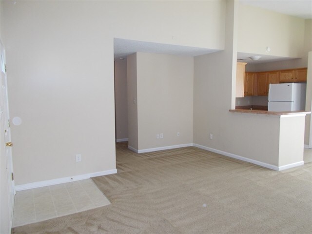 Foto del edificio - 15115 De Havilland Dr