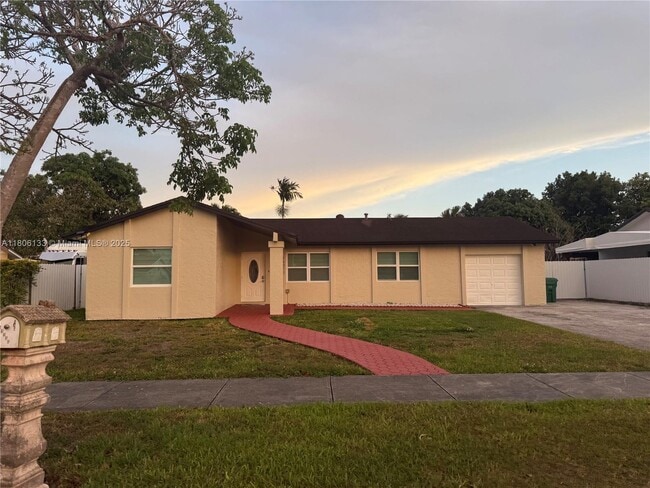 Foto del edificio - 14932 SW 65th Terrace