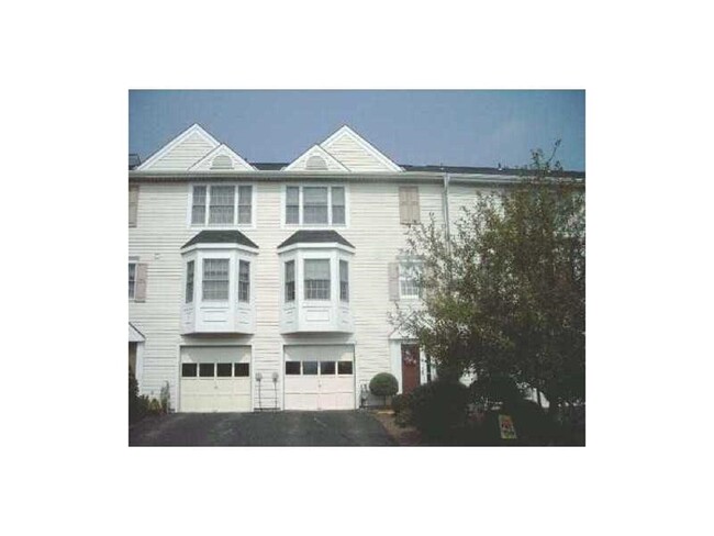 Wonderful updated townhouse in Meadowbrook! - 205 Fieldbrook Dr