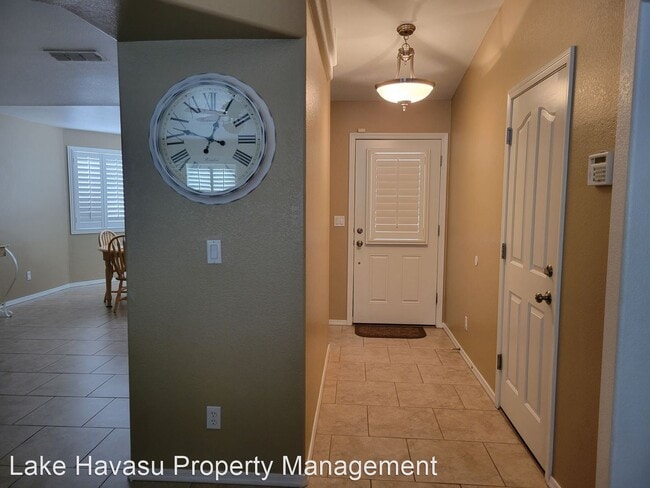 Building Photo - 3 br, 2 bath House - 692 Apache Dr