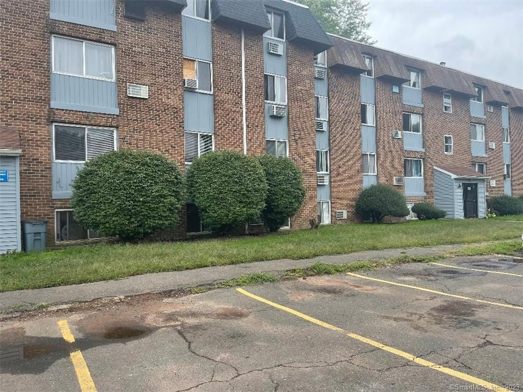 1029 Old Colony Rd Unit 32, Meriden, CT 06451 Room for Rent in