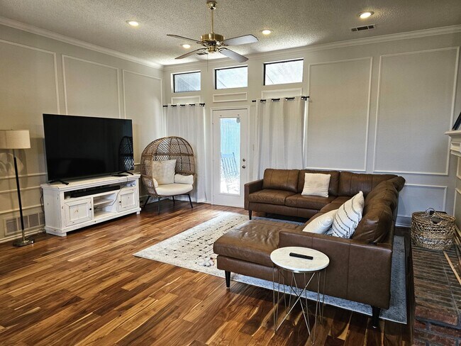Building Photo - UPGRADED One Story 3 Bedroom 2 Bath Home