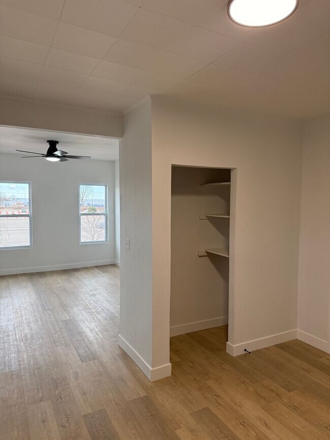 Foto del edificio - 1119 S Main St