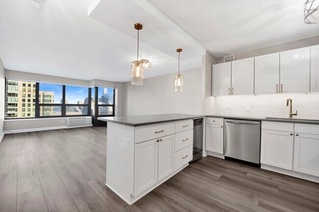 Building Photo - 30 E Huron St