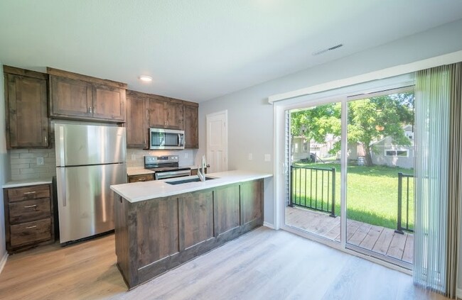 Foto del edificio - 619 4th Ave SE