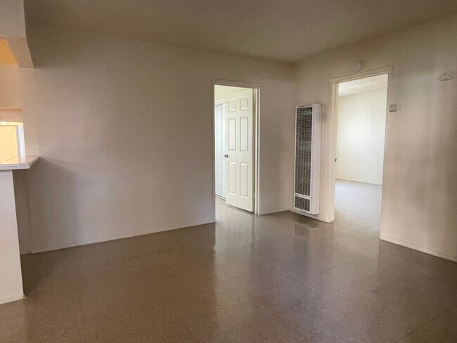 Foto del edificio - 1302 E Kingsley Ave