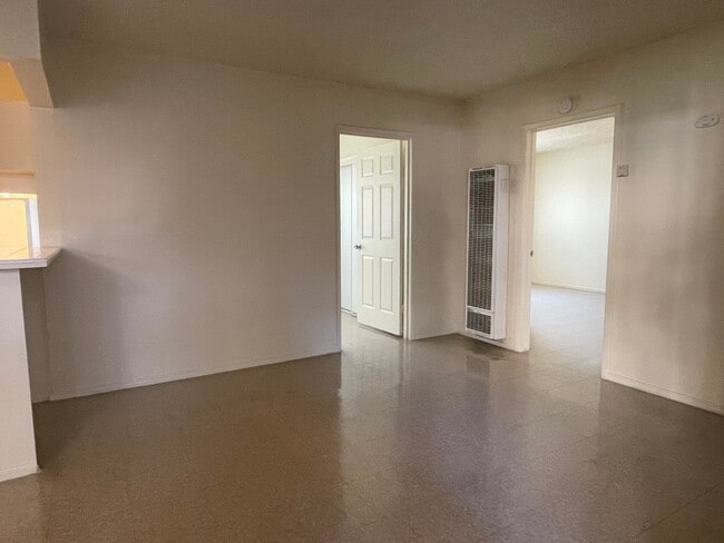 Building Photo - 1302 E Kingsley Ave