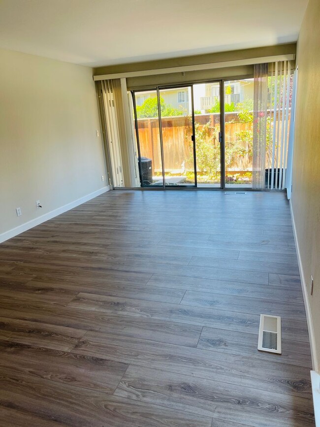 Building Photo - 2 bedroom downstairs unit with covered par...