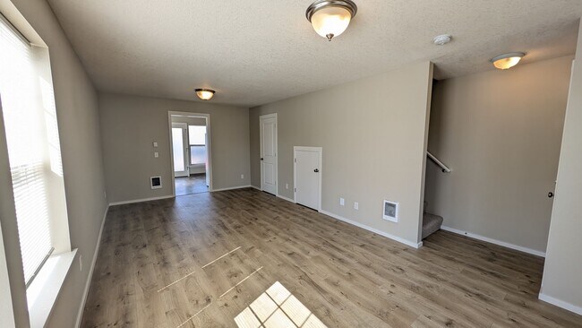 Foto del edificio - End unit Townhouse in Forest Grove