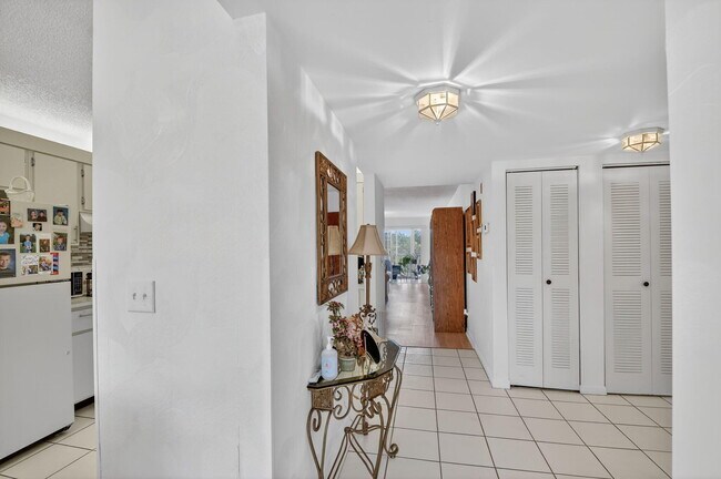 Foto del edificio - 3146 Via Poinciana